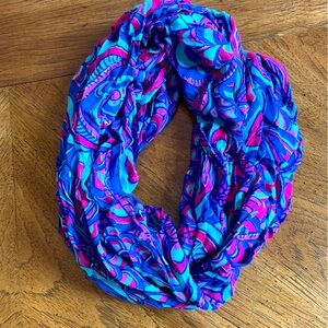 Lilly infinity scarf